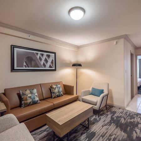 Sandman Hotel & Suites Winnipeg Airport Bagian luar foto