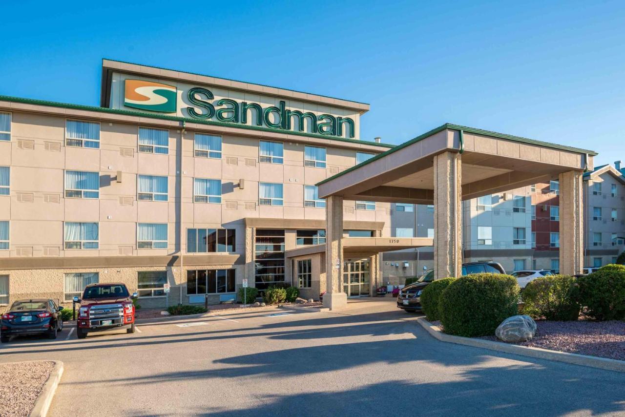 Sandman Hotel & Suites Winnipeg Airport Bagian luar foto