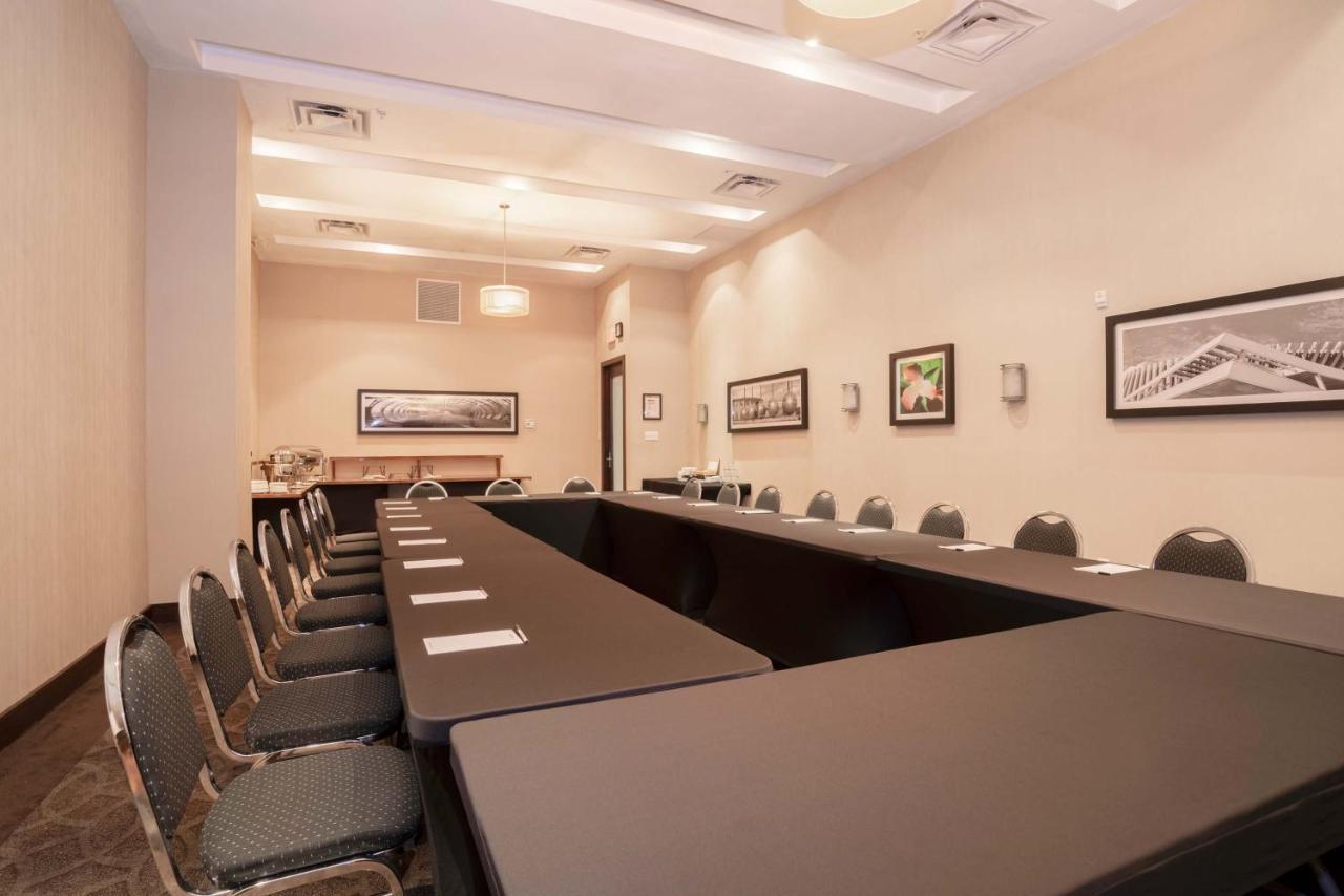 Sandman Hotel & Suites Winnipeg Airport Bagian luar foto