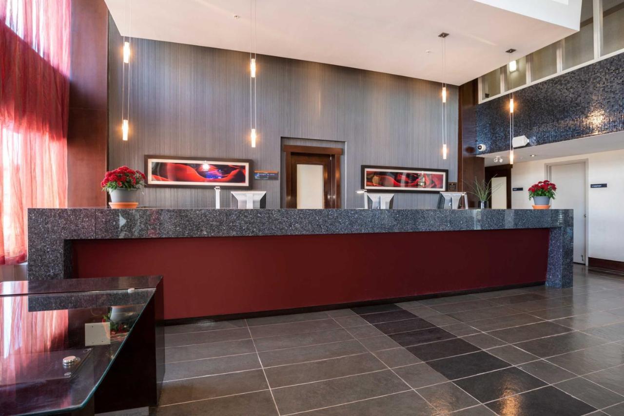 Sandman Hotel & Suites Winnipeg Airport Bagian luar foto