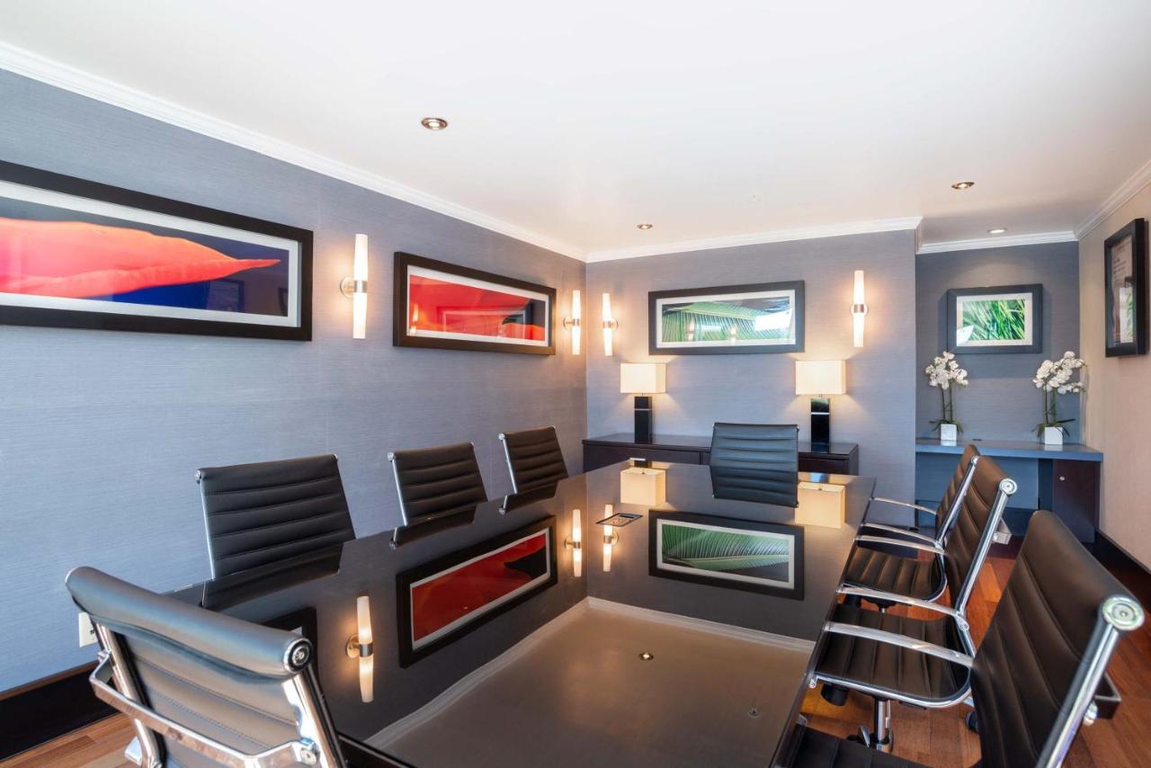 Sandman Hotel & Suites Winnipeg Airport Bagian luar foto