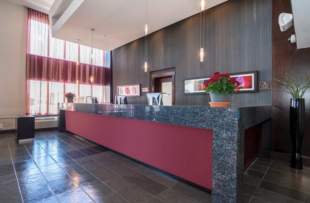 Sandman Hotel & Suites Winnipeg Airport Bagian luar foto