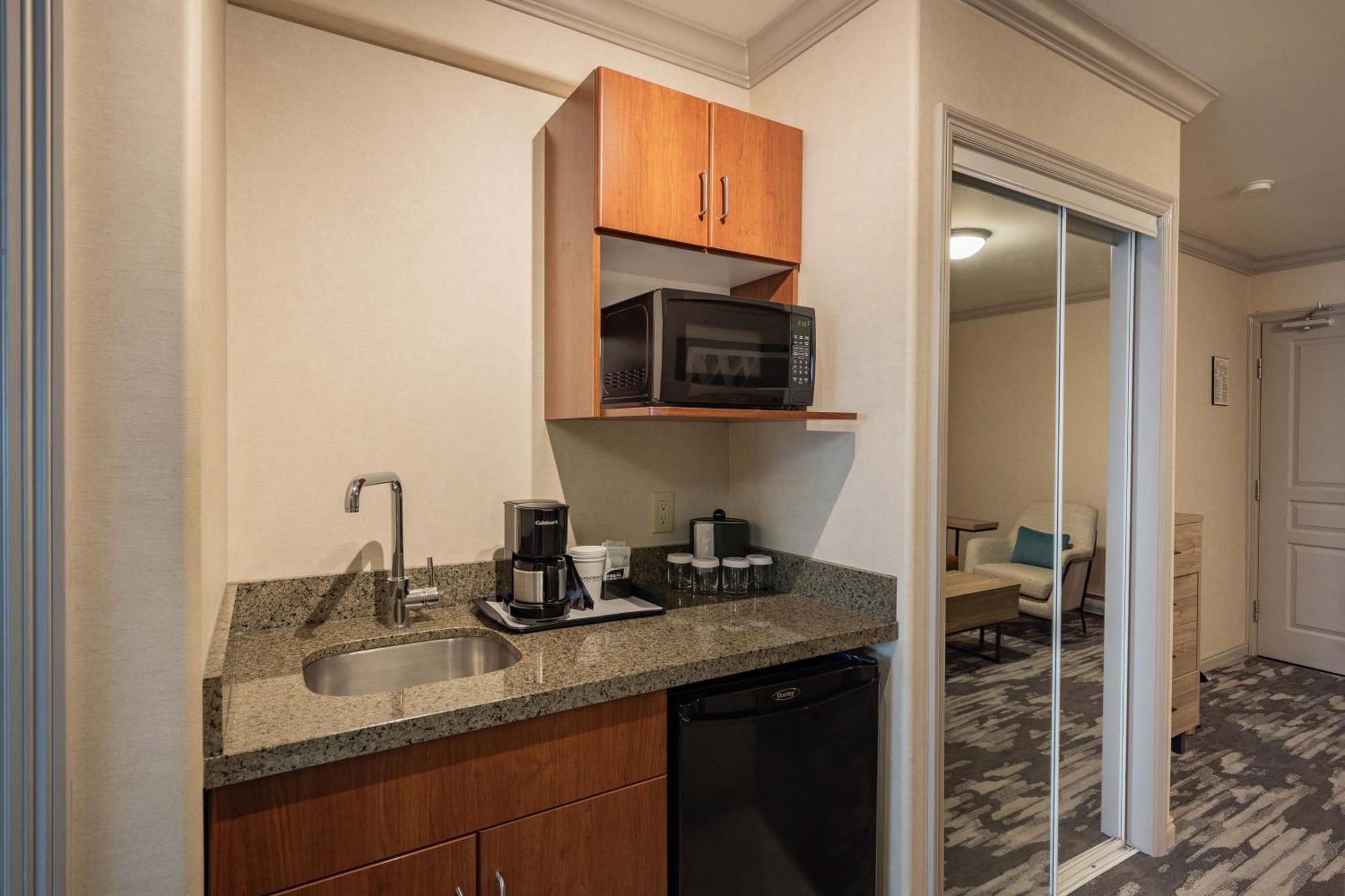 Sandman Hotel & Suites Winnipeg Airport Bagian luar foto